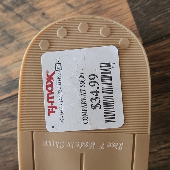 Dolce vita chunky strap sandals. Cream colored, Size 7 - Picture 3 of 4